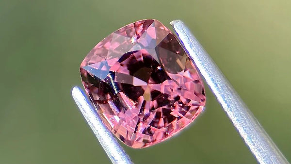 Understanding Colour Zoning In Natural Brown Spinel