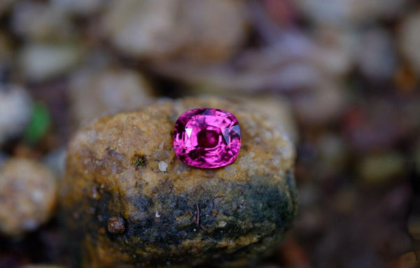 Spinel gemstone