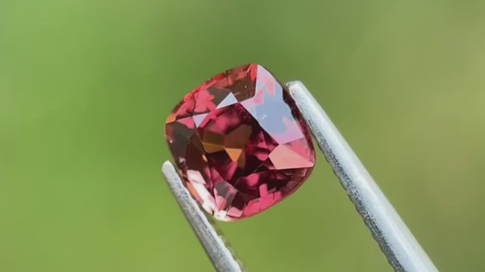 Red natural spinel with cushion cut and high lustre, ideal for high-impact jewellery pieces.