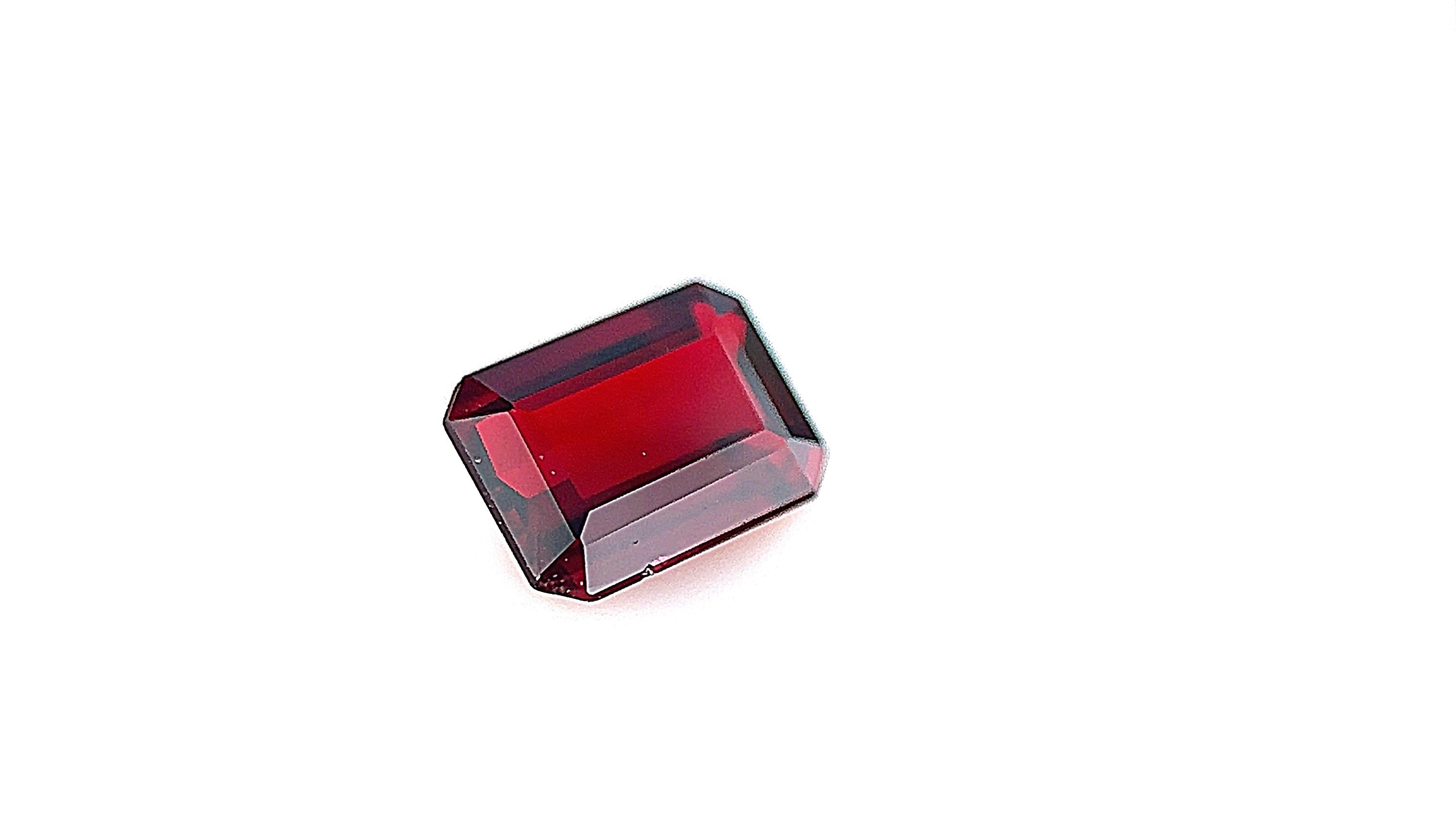 Red Natural Spinel Eye-Clean Clarity 0.94ct