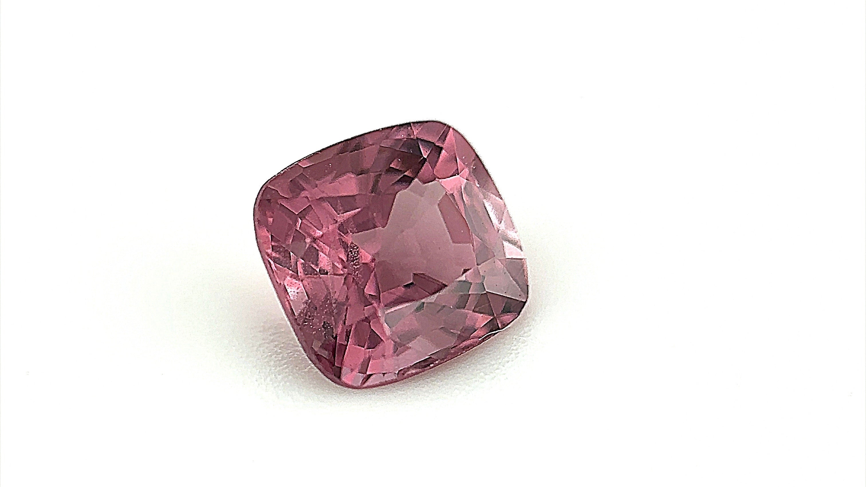 Vivid purple 1ct natural spinel with traceable origin, ideal for bespoke jewellery.
