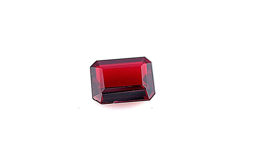 Red Natural Spinel Eye-Clean Clarity 0.94ct